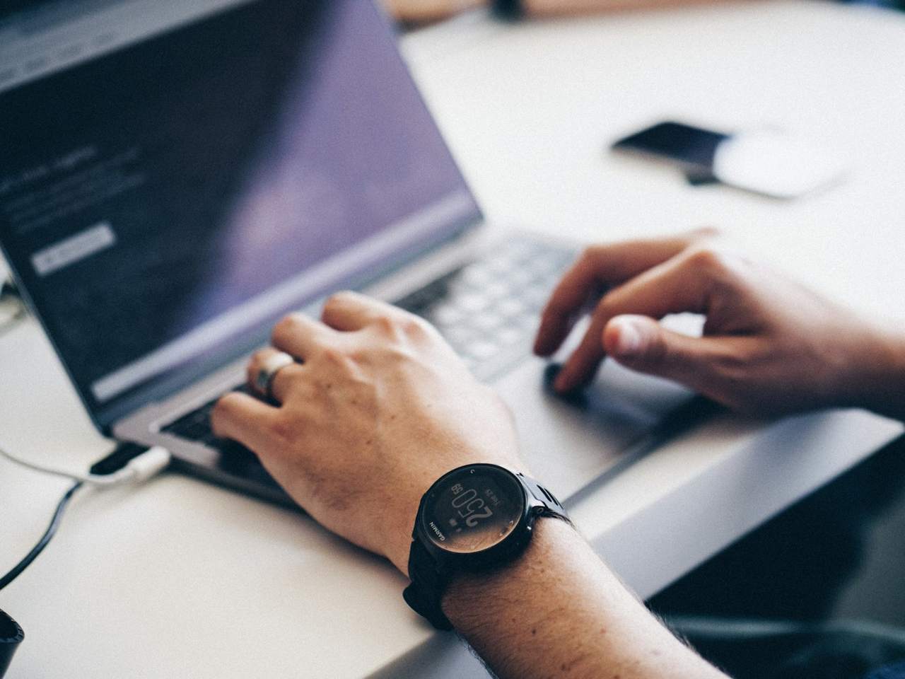 Persone al lavoro in ufficio